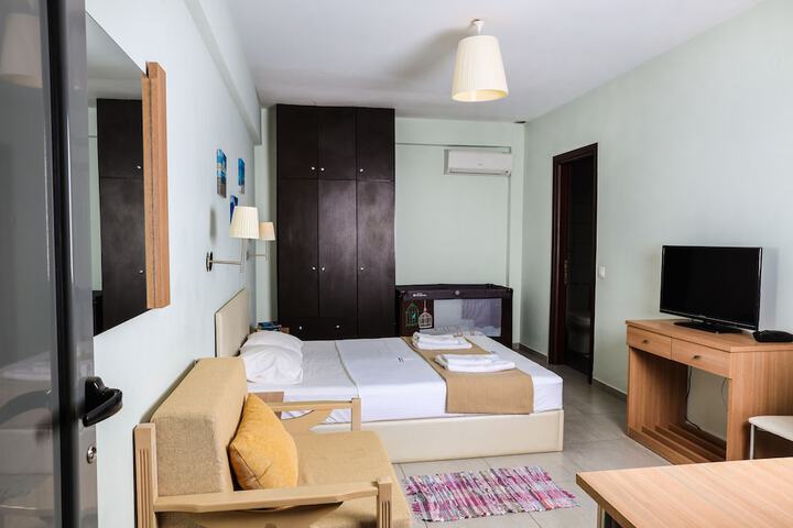 Room 4 of 35