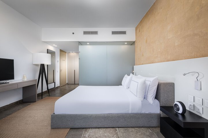 Room 47 of 136