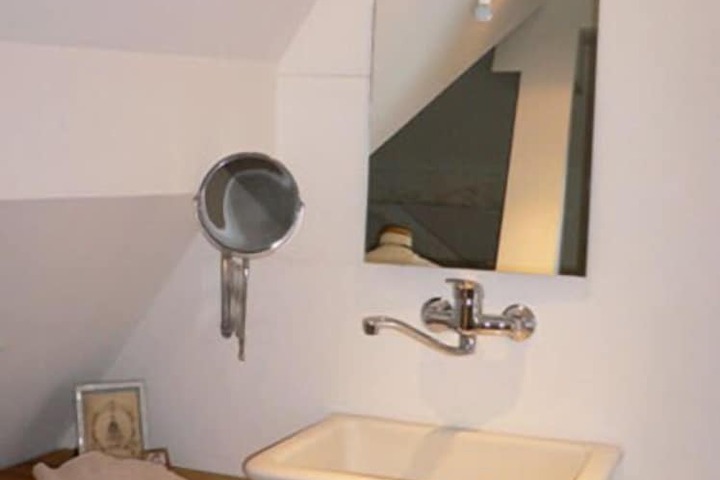 Room 13 of 20