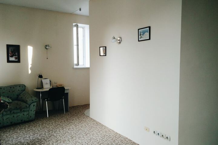 Room 4 of 18