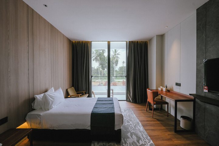 Room 10 of 33
