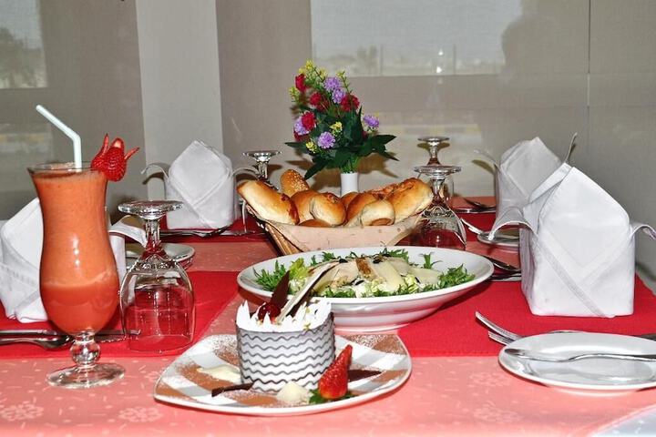 Dining 40 of 54