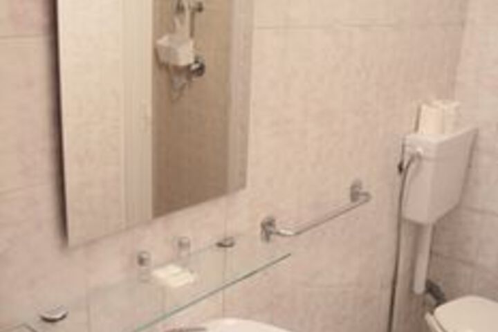 Room 10 of 48