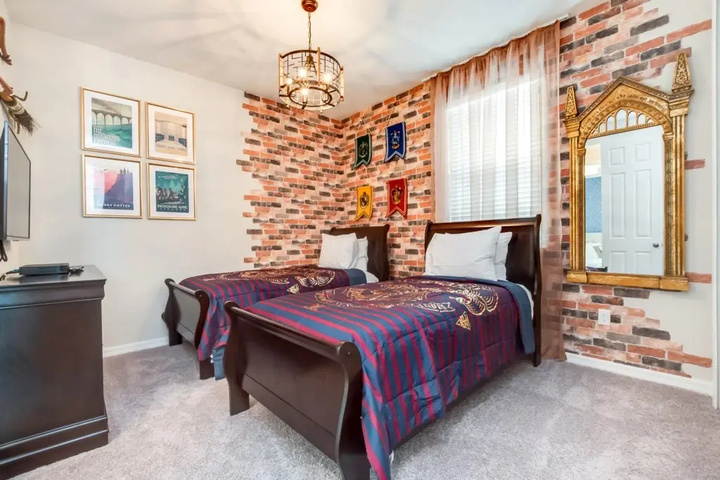 Room 6 of 30
