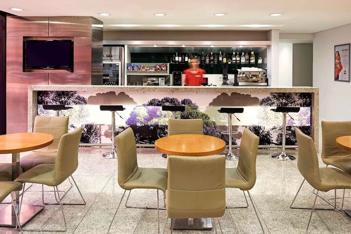Lounge 64 of 88