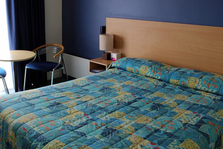Room 6 of 33