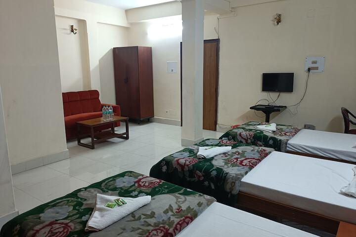 Room 12 of 37