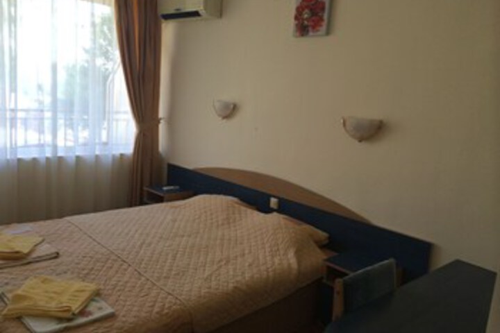 Room 8 of 25