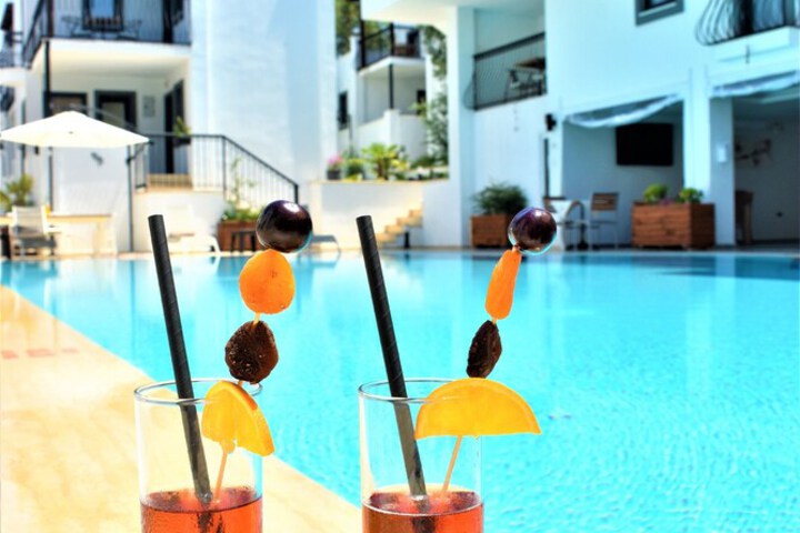 Pool 60 of 76