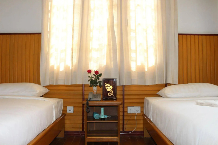 Room 4 of 15