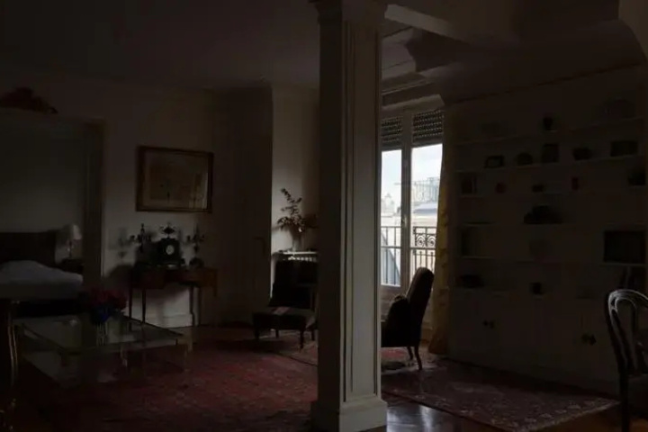 Room 5 of 9