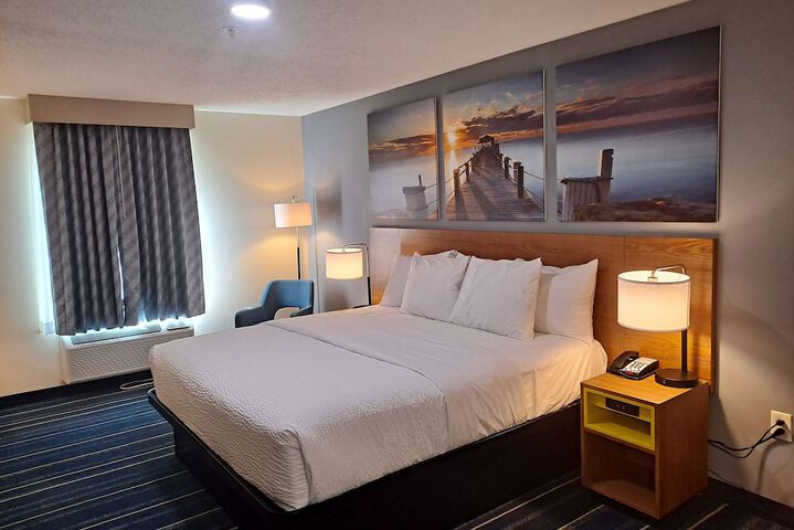 1 King Bed (2 of 3)