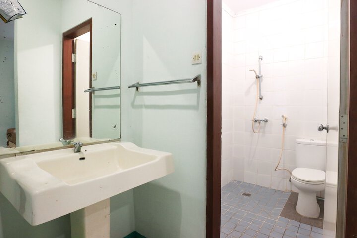 Room 6 of 26