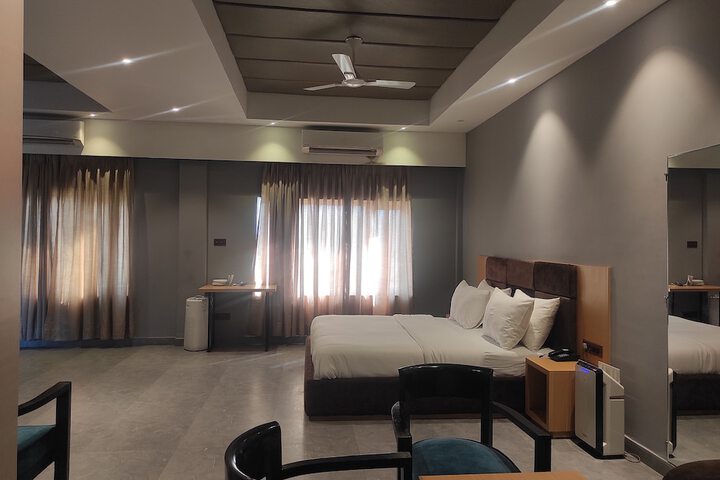 Room 12 of 66
