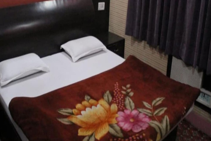 Room 5 of 10