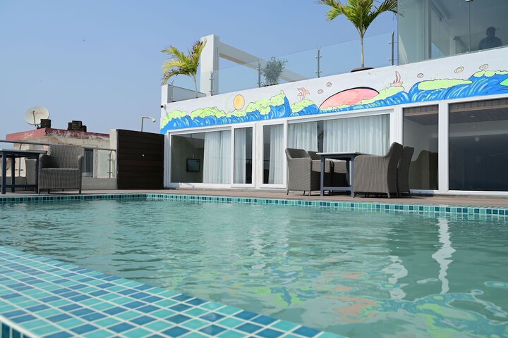 Pool 10 of 21