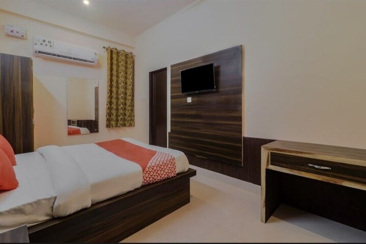 Room 6 of 18