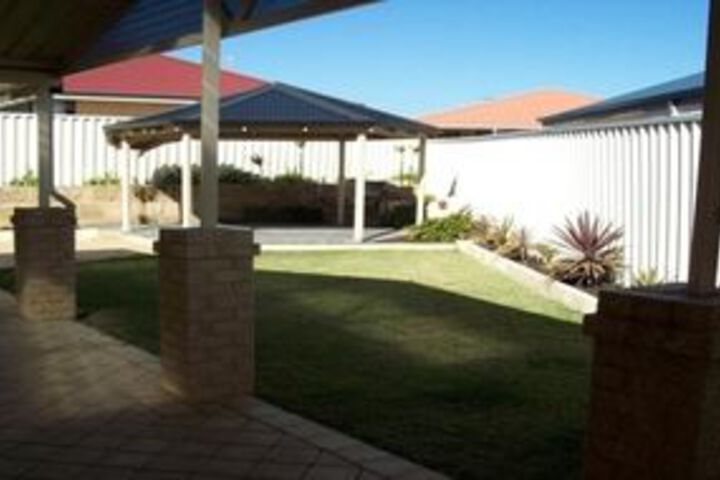 Hotel Exterior 4 of 9