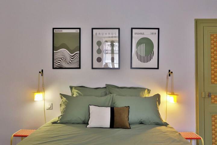 Room 16 of 28