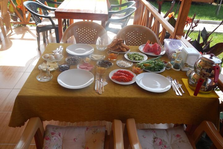 Dining 42 of 49