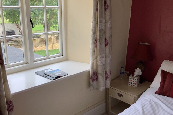 Room 16 of 38