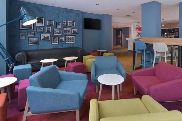 Entrance & Lobby