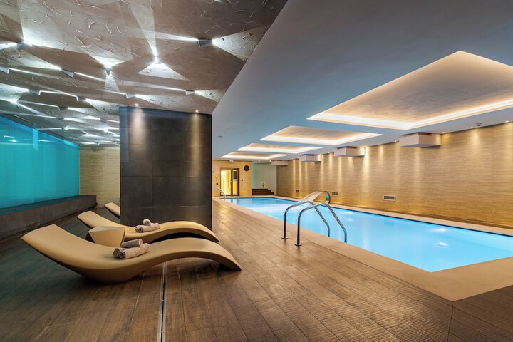 Hotel Pool