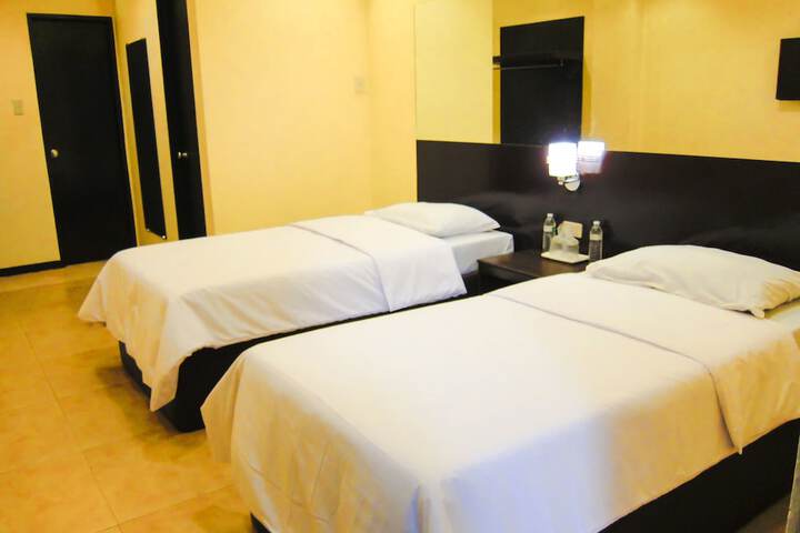 Room 17 of 28
