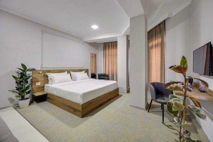 Room 10 of 23