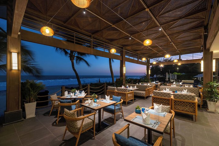 Dining 65 of 78