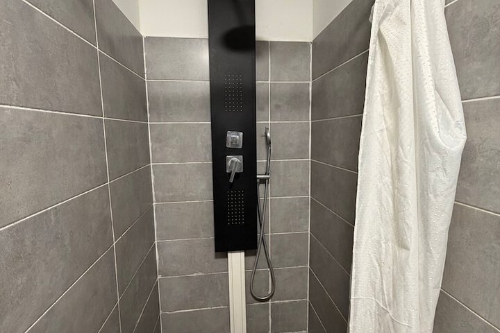 Room 30 of 33