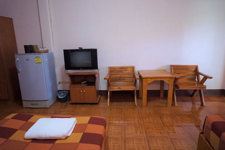 Room 32 of 68
