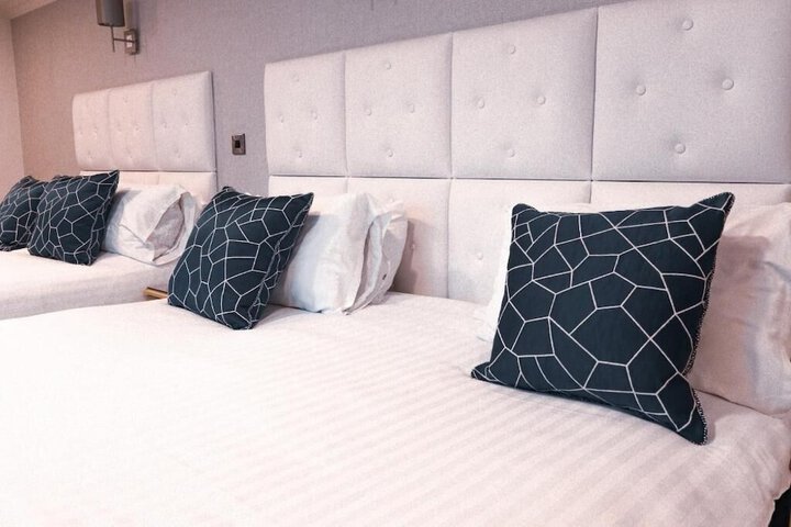 Room 7 of 18