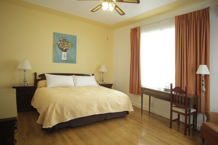 Room 27 of 86