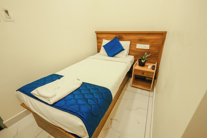 Room 4 of 20