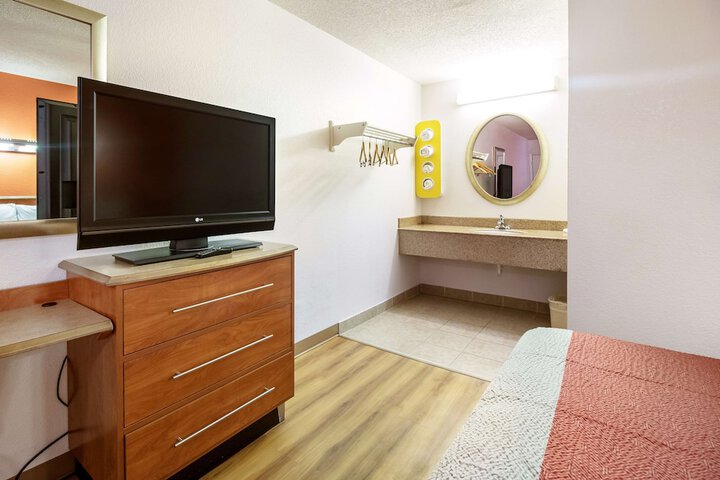 Room 7 of 22