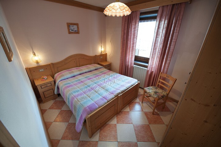 Room 3 of 28