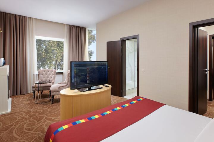 Room 27 of 73