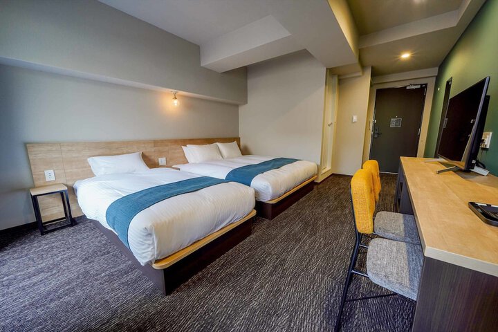 Room 18 of 146