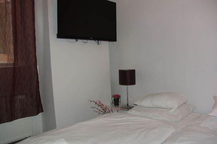 Room 27 of 62