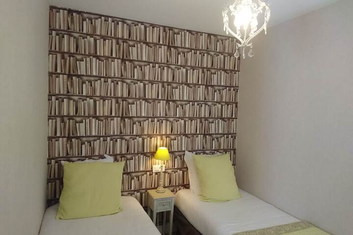 Room 12 of 48