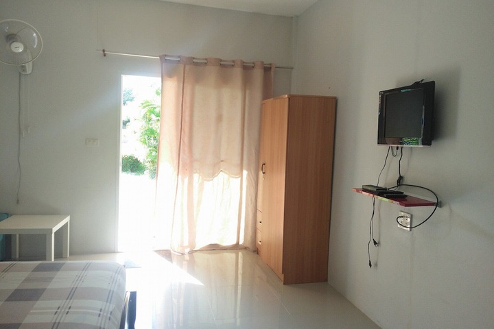 Room 8 of 13