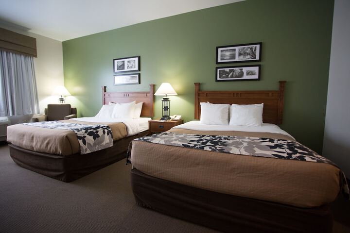 2 Queen Beds (2 of 14)