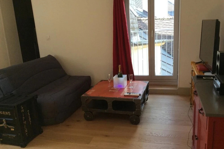 Room 5 of 10