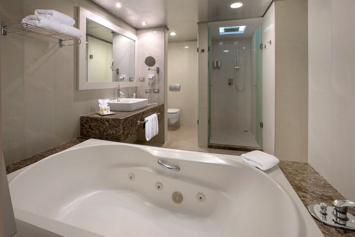 Hot Tub 38 of 209