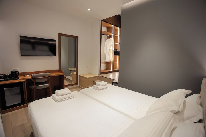 Room 35 of 198