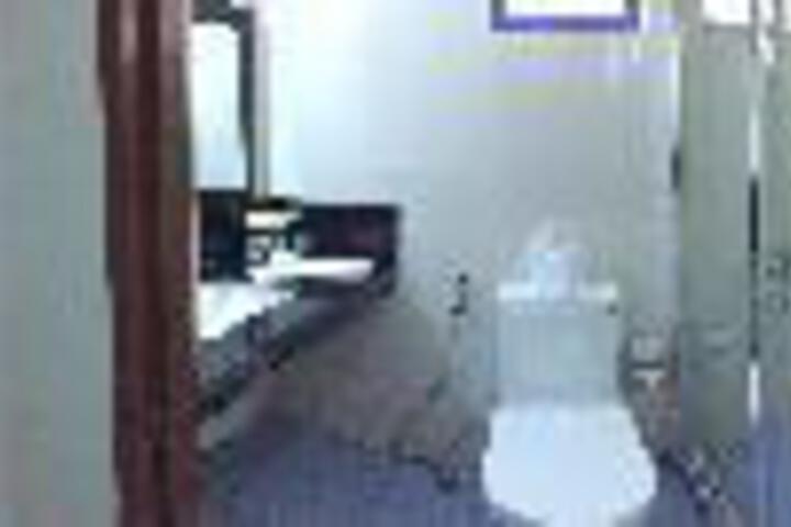 Room 16 of 19