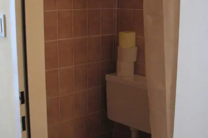 Room 6 of 7
