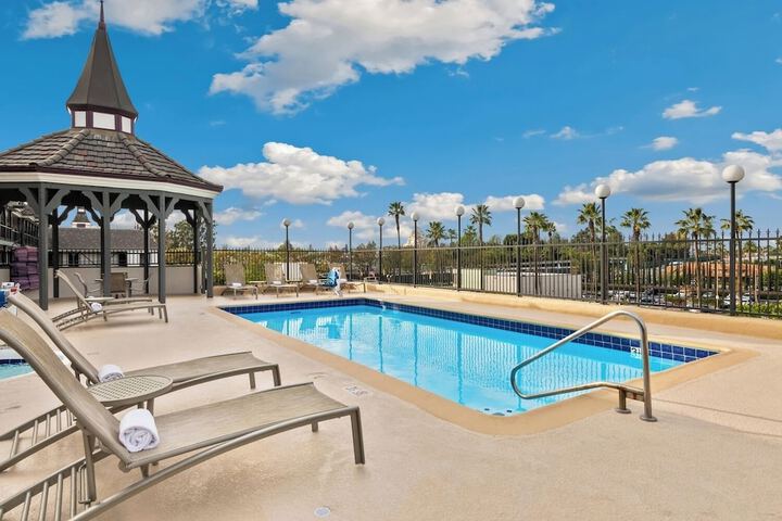 Hotel Pool
