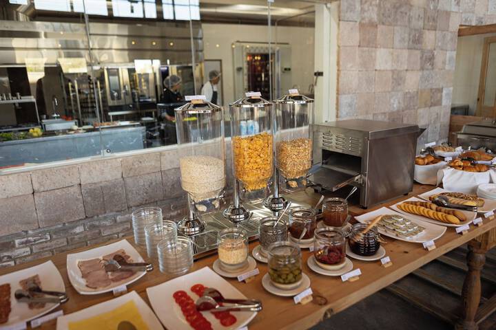 Breakfast/Coffee Service 11 of 28